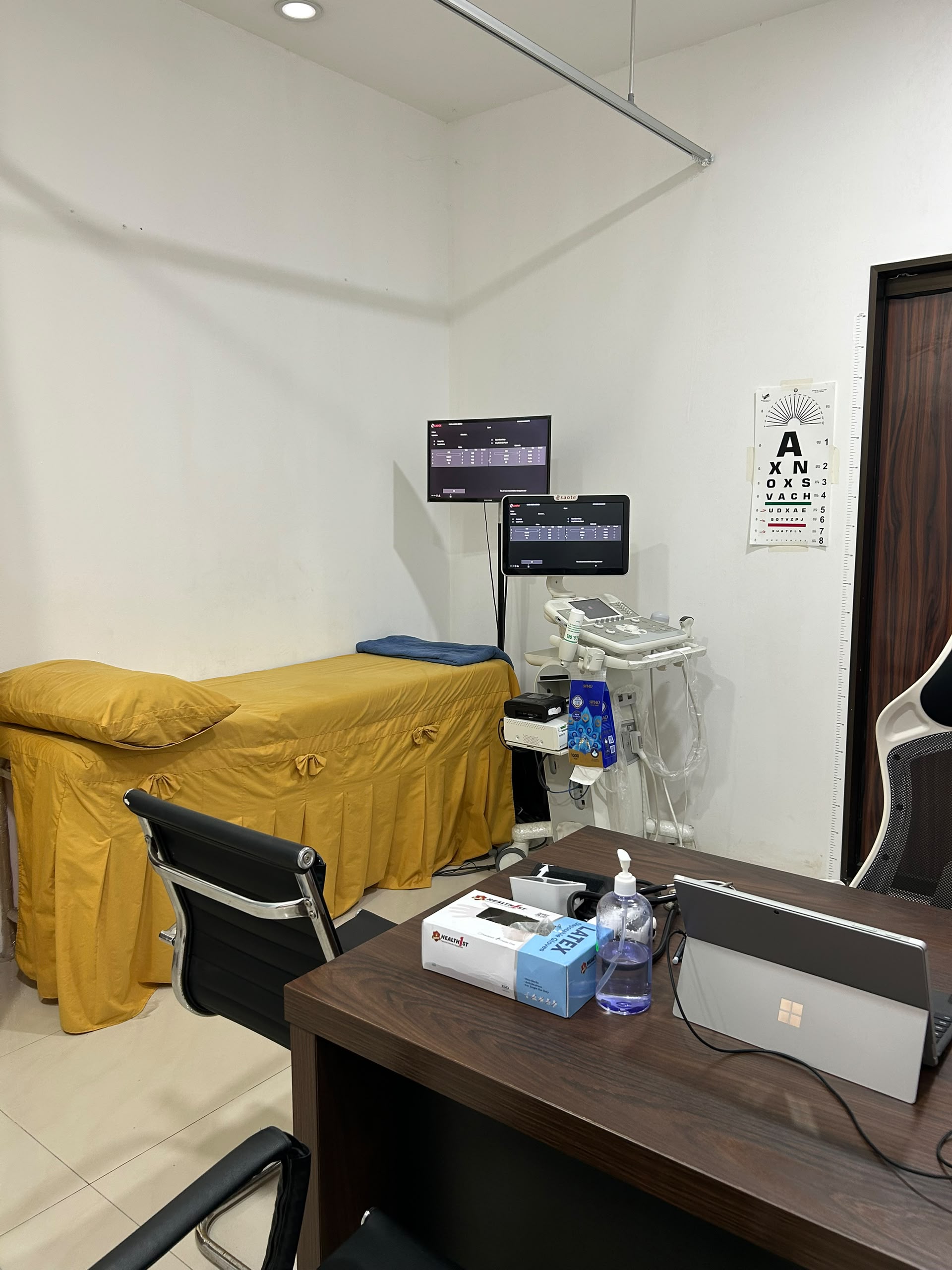 Examination Room — Bed & Ultrasound